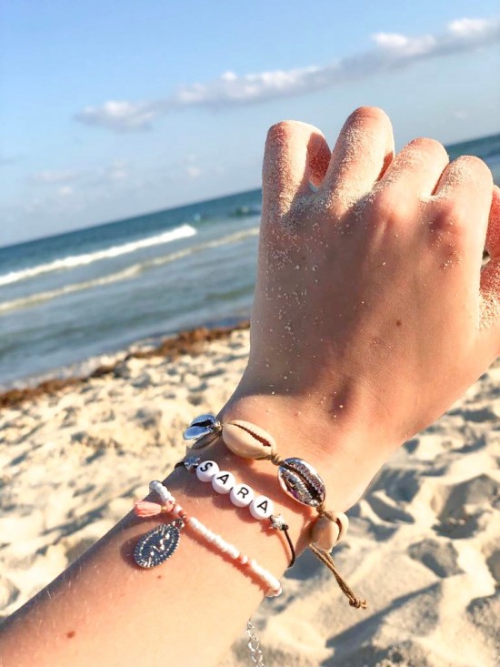 Shell bracelet with gold or silver shells