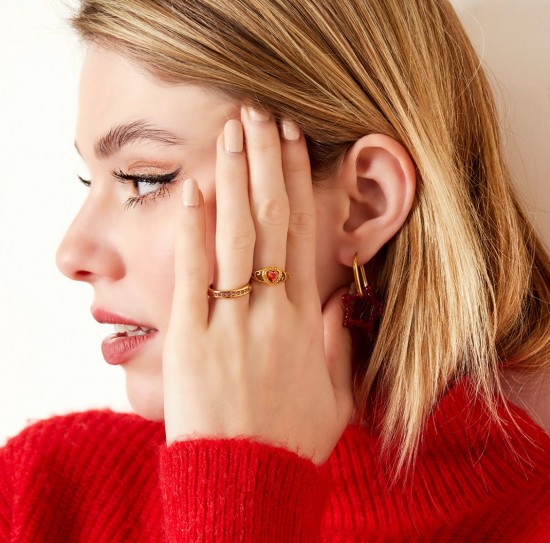 Ring with heart of zircon stone gold