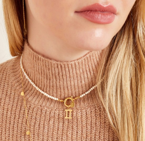 Necklace white beads