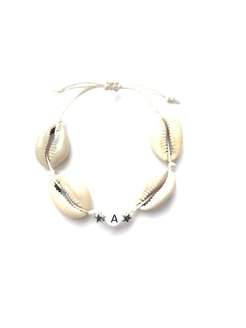 Shell bracelet with your letter